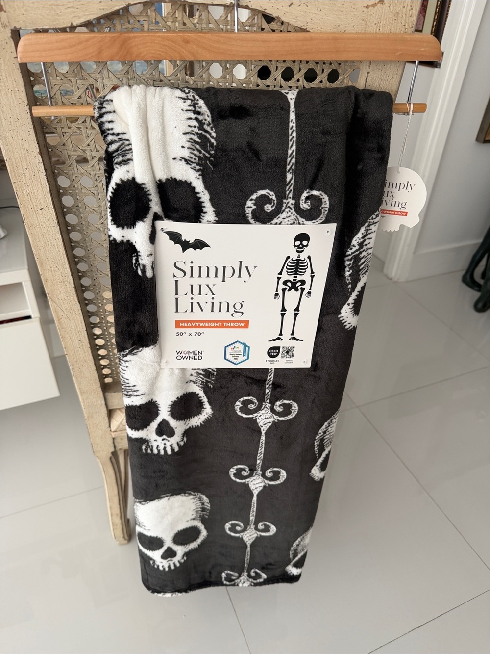 Simply Lux Living Halloween Black & White Skull & Hearts Plush Throw Blanket